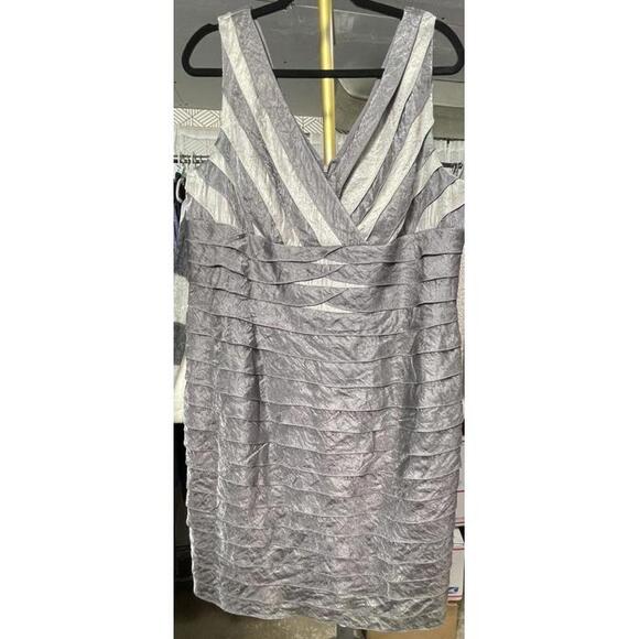 Adriana Papell Silver Shutter Pleat Knee Length Dress Size 16W - Picture 1 of 3